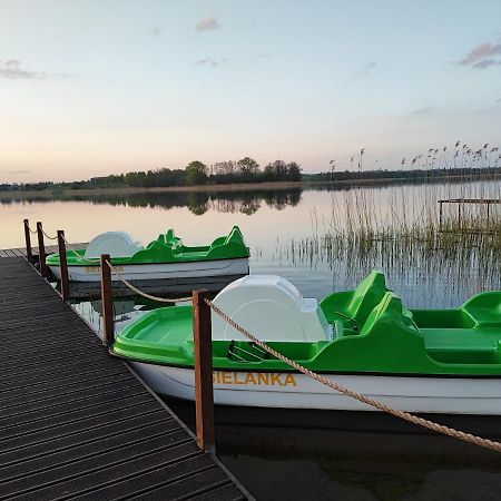 Siedlisko Nr 4E I 4F Nad Jeziorem Skarlinskim, Jezioro, Mazury, Domki Letniskowe, Bania 库尔泽尼克 外观 照片